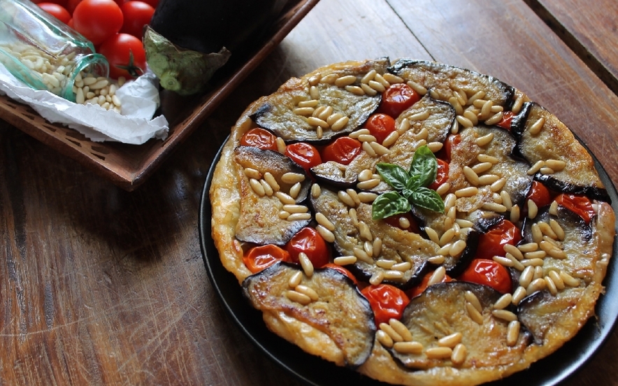 Torta rovesciata di melanzane e pomodorini