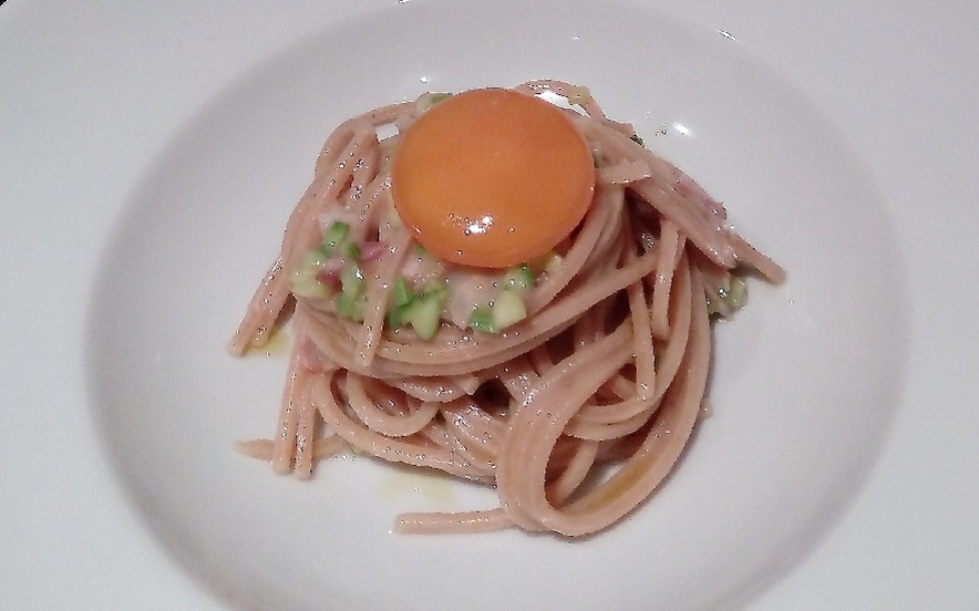 Spaghetto integrale, tuorlo marinato e guanciale