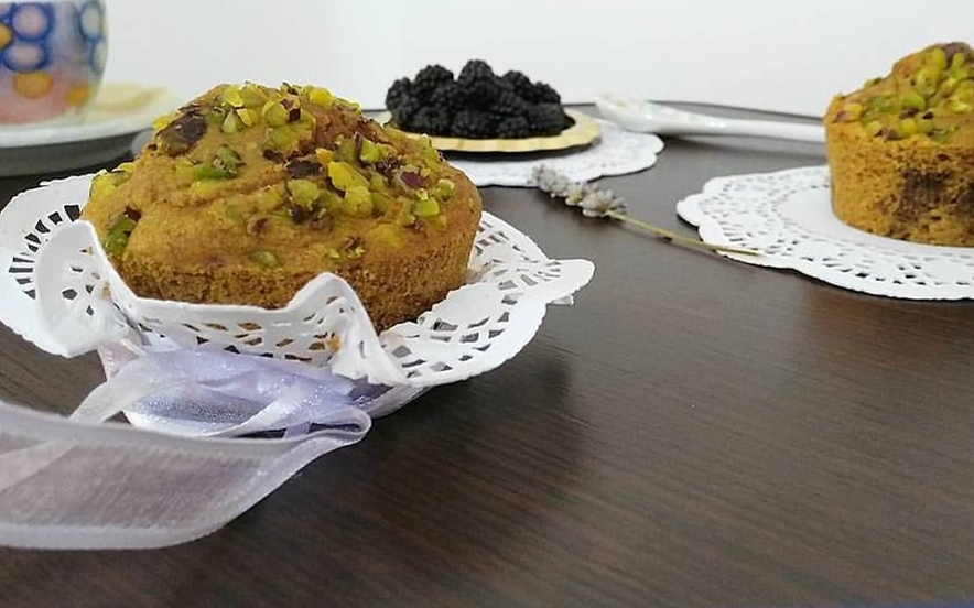 Muffin al latte di cocco, curcuma e more