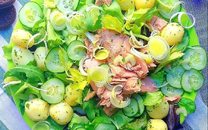 Insalata di tonno, porri e patate prezzemolate