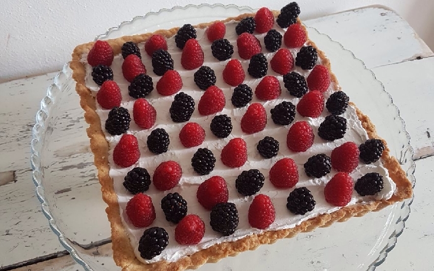 Crostata crema chantilly e frutti di bosco