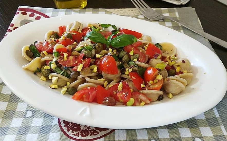 Orecchiette integrali all’uvetta e pistacchi