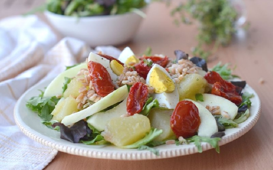 Insalata di farro perlato con patate e barattieri