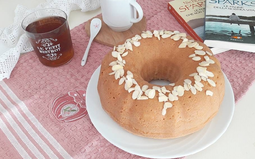 Ciambellone al latte di mandorla