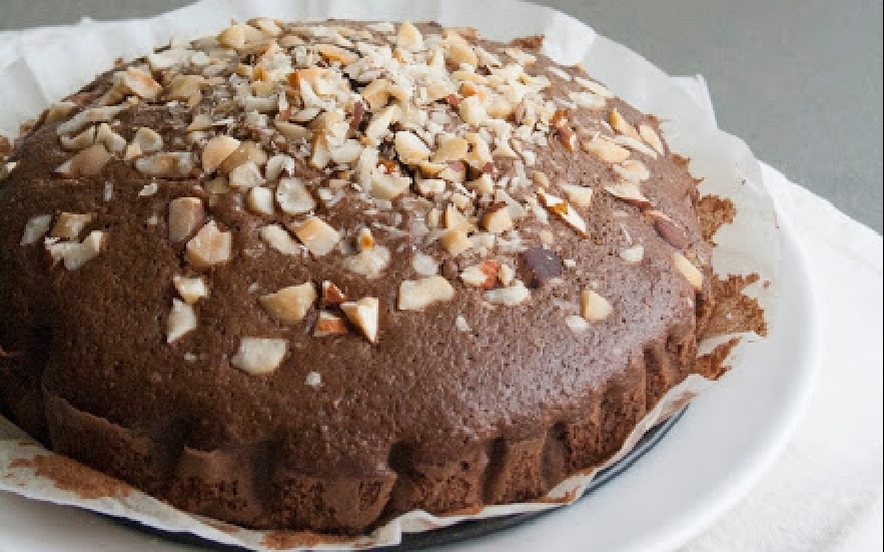 Torta con noci brasiliane e cacao