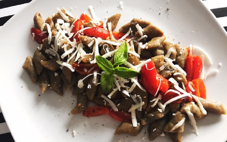 Gnocchi di melanzane con pomodorini e ricotta