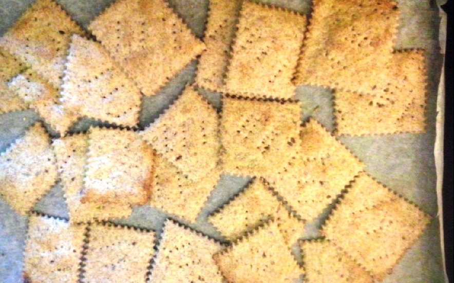 Crackers integrali con mix di semini