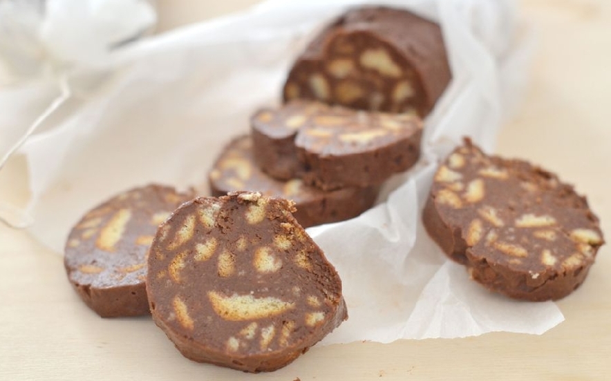 Salame di cioccolato con cioccolato fondente