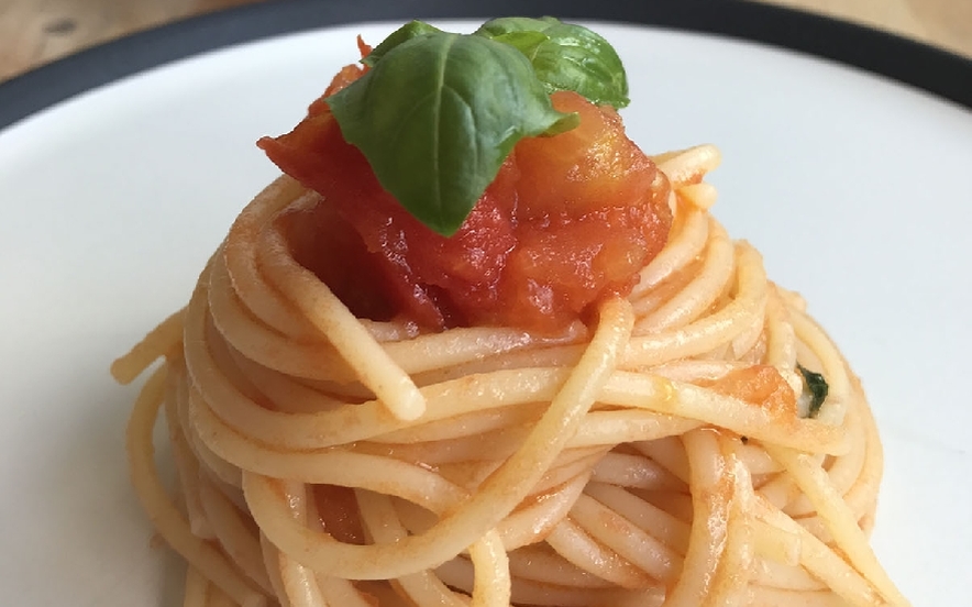 Spaghetti con pomodoro e basilico