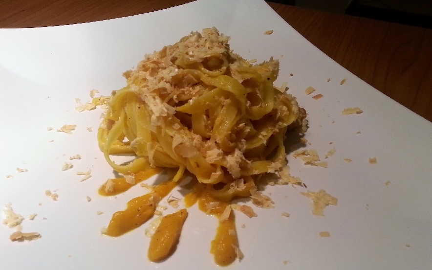 Tagliatelle zucca, salsiccia e ricotta infornata