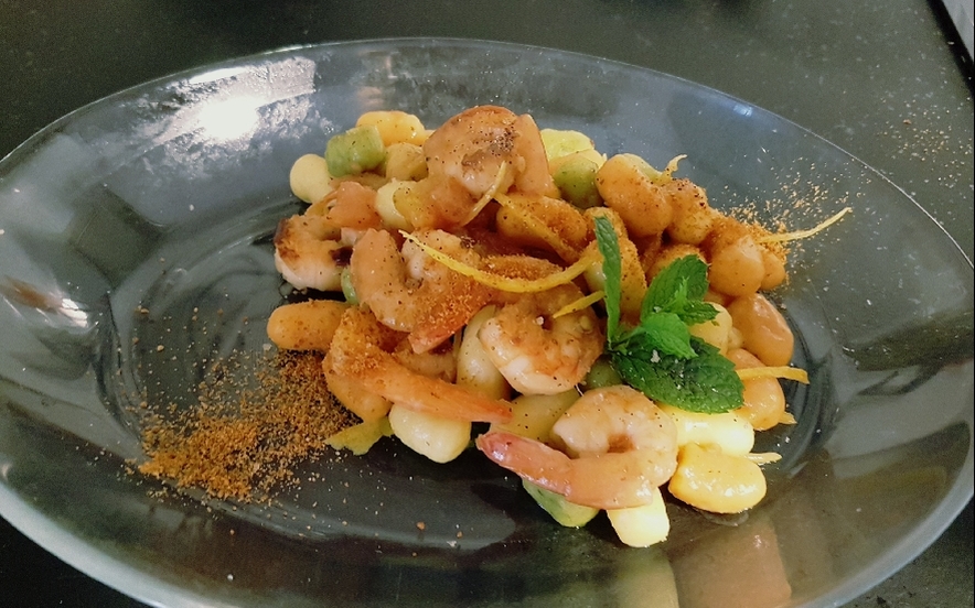 Gnocchi tricolore con gamberi e bottarga