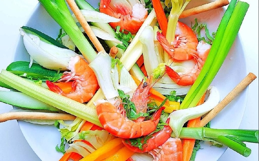 Catalana di mazzancolle al vapore e crudité