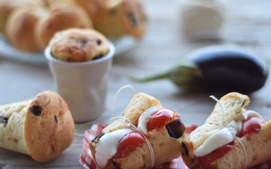 Babà salati con melanzane e primosale