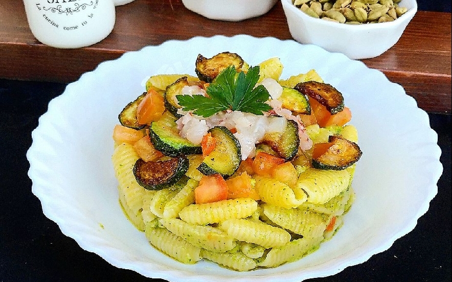 Gnocchi Sardi crema di zucchine tartare di gamberi