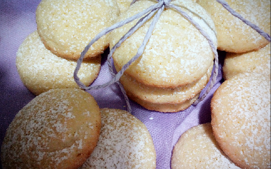 Biscotti morbidi al profumo di limone