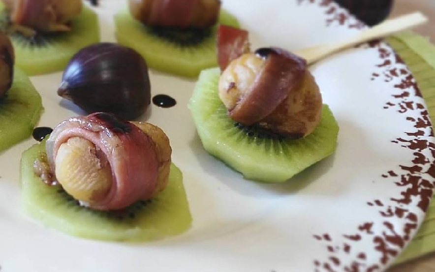 Bocconcini di castagne allo speck e kiwi