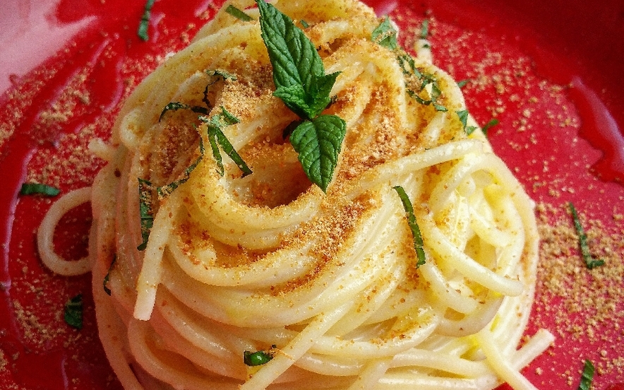 Spaghetti con fonduta di taleggio e bottarga