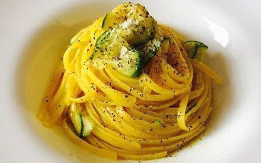 Linguine, zucchine e zafferano