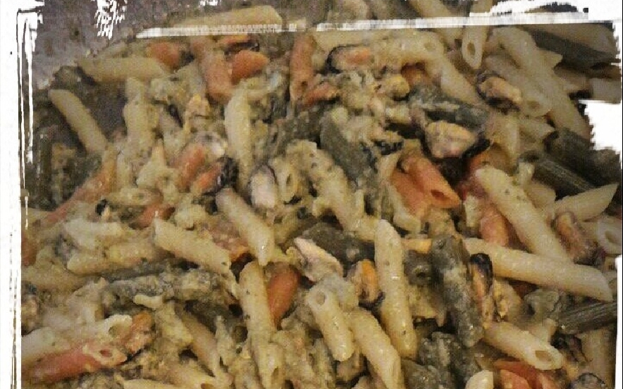 Penne tricolori con broccolo verde e cozze