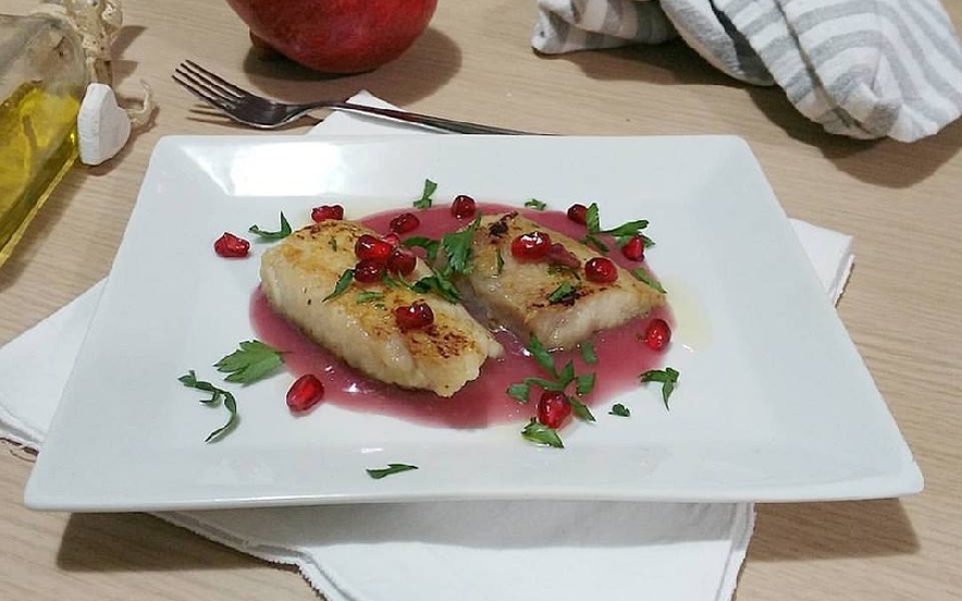 Filetto di Gallinella su salsa di melagrana