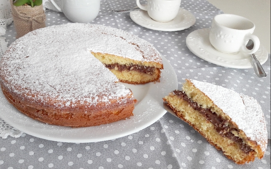 Torta allo yogurt greco e nocciolata