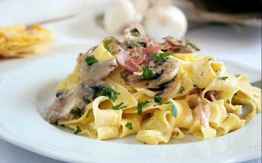 Pappardelle con funghi e crema di fontina