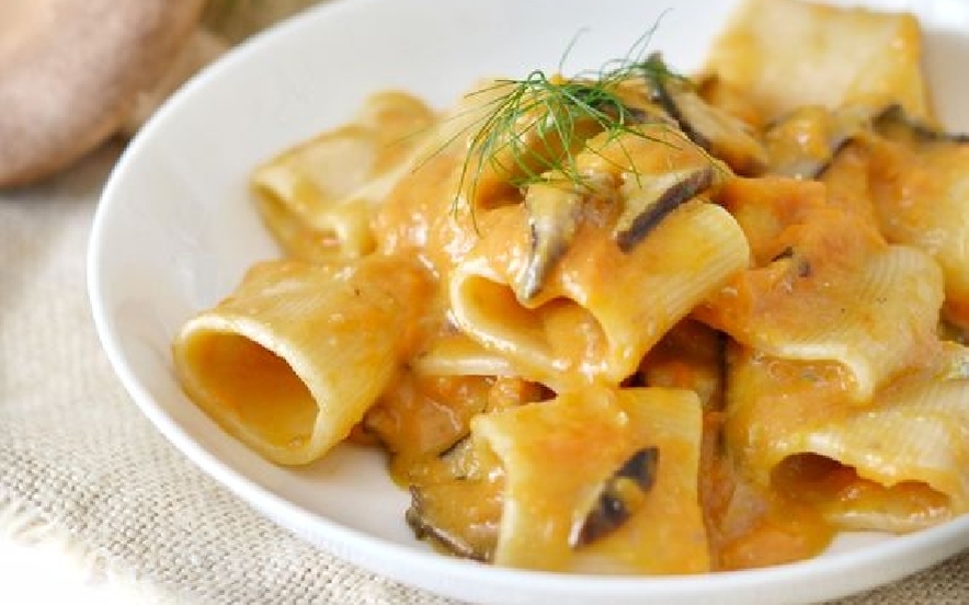 Pasta con crema di zucca porcini e gorgonzola