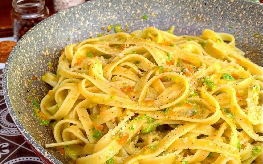 Fettuccine con ragù di verdure