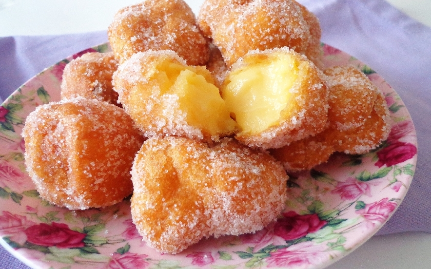 Frittelle alla crema pasticcera