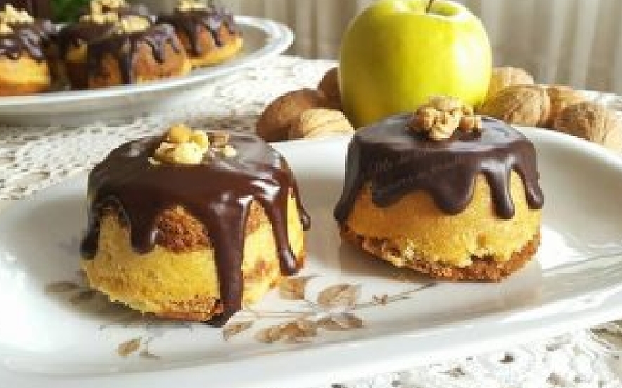 Tortini di pandoro con mele e noci