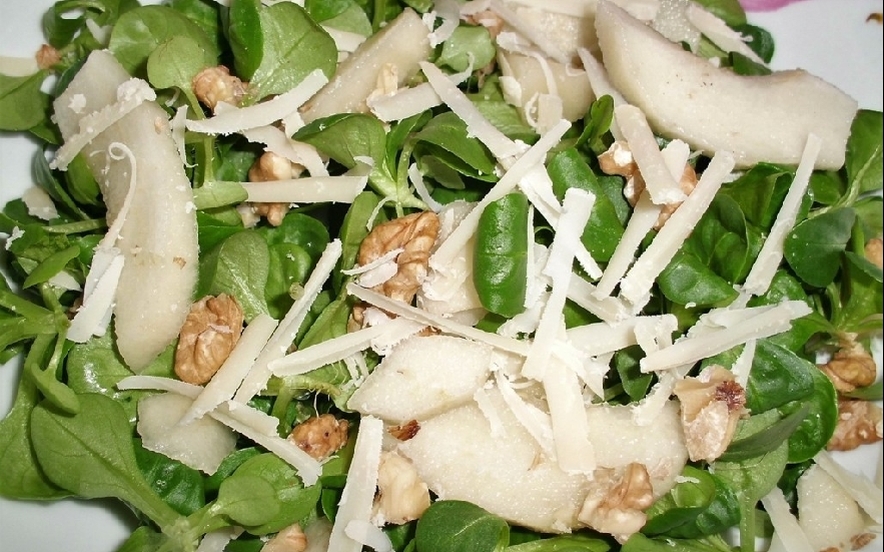 Insalata di pere e noci