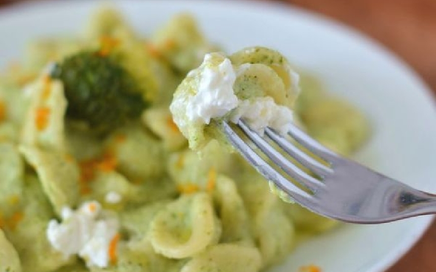 Pasta broccoli lessi caprino al profumo di arancia