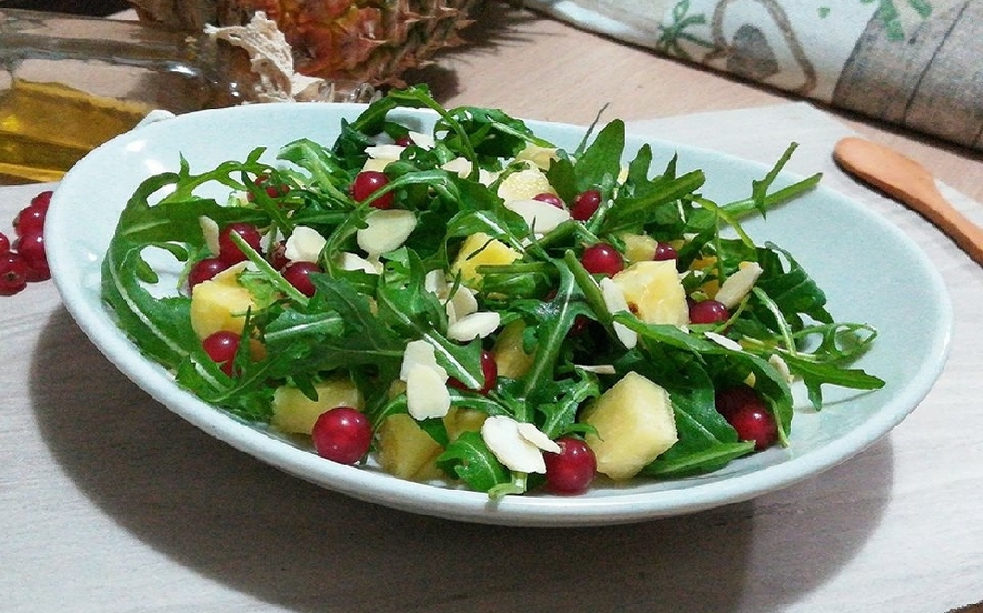 Insalata di rucola e ananas