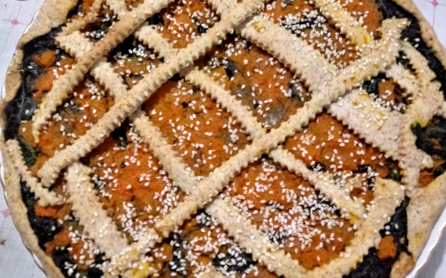 Torta salata di pasta brisè con zucca e spinaci