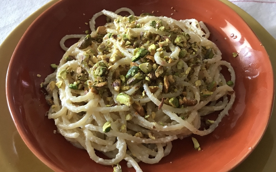 Spaghetti al limone e pistacchi