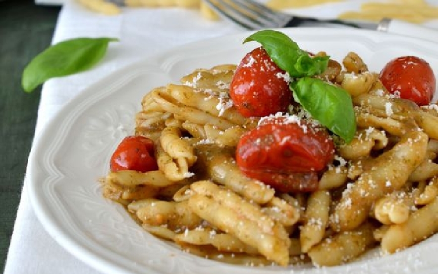 Cavatelli murgiani con pesto e cacioricotta