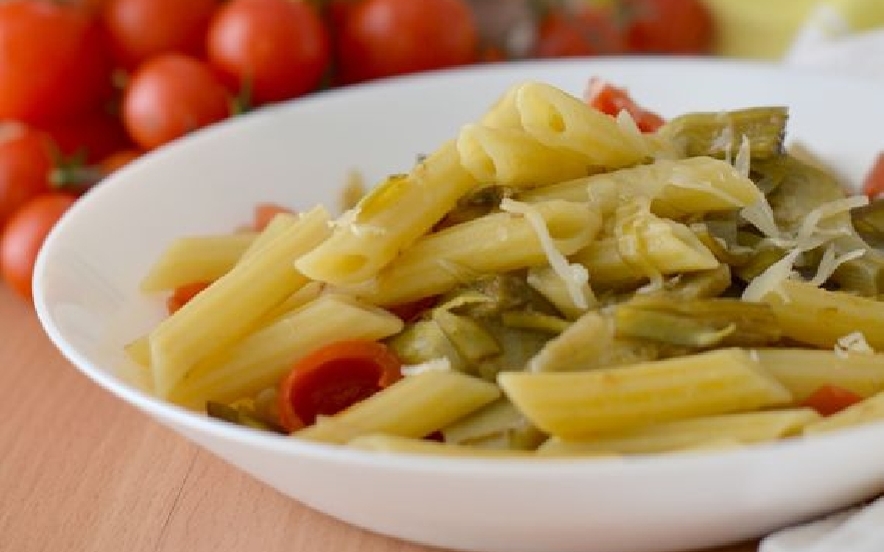 Pasta ai carciofi e pomodorini con caciocavallo