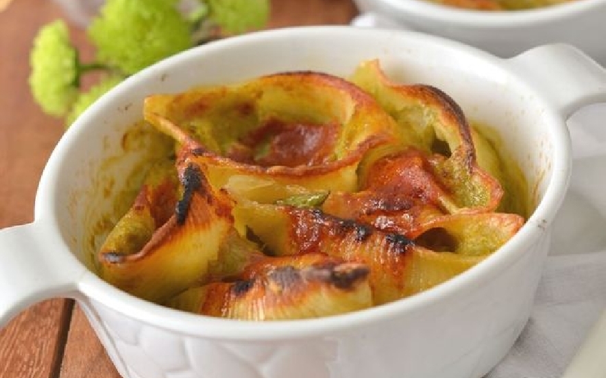 Conchiglioni al forno ripieni di crema di asparagi