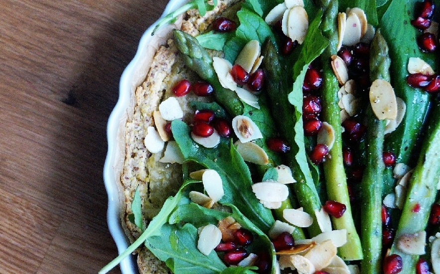 Tarte di miglio con crema di piselli ed asparagi