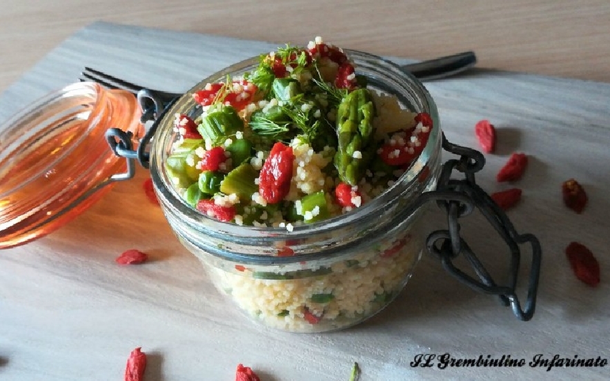 Cous cous di mais con asparagi e bacche di goji