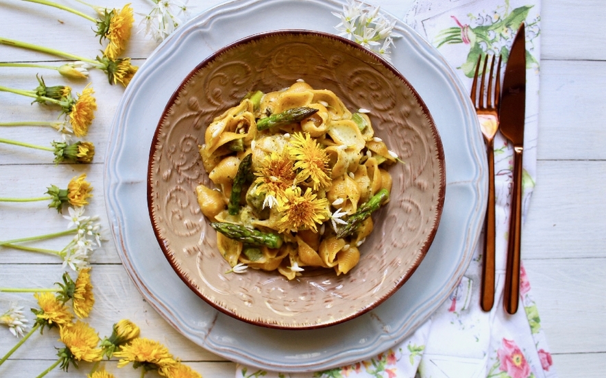 Conchiglie ai fiori di tarassaco e aglio orsino