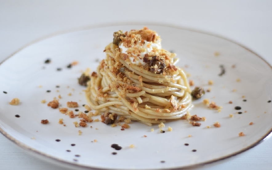 Spaghetti con alici e capperi di Salina