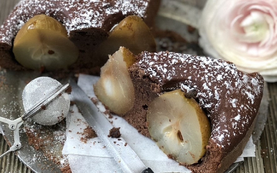 Torta cioccolato, pere e cannella