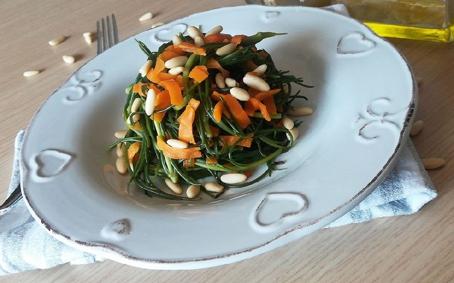 Agretti con carote e pinoli