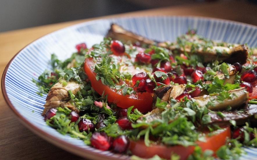 Insalatina di melanzane, pomodori e melograno