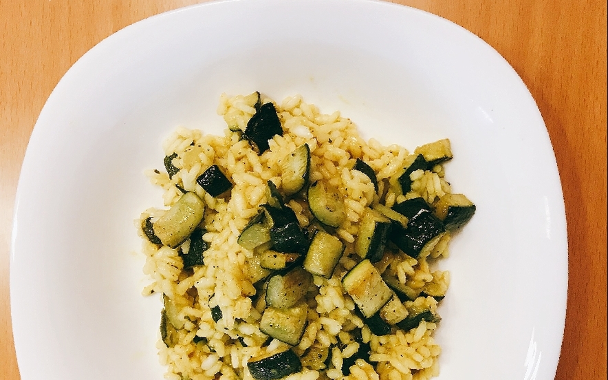 Riso al curry e zucchine