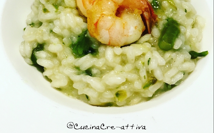 Risotto con asparagi, spinaci e gamberi al curry