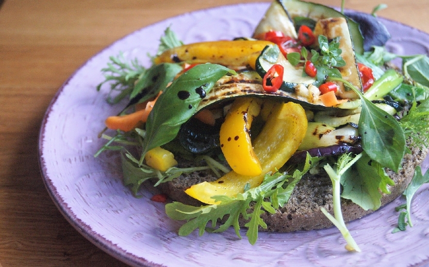 Luna alla canapa con verdure grigliate, glutenfree