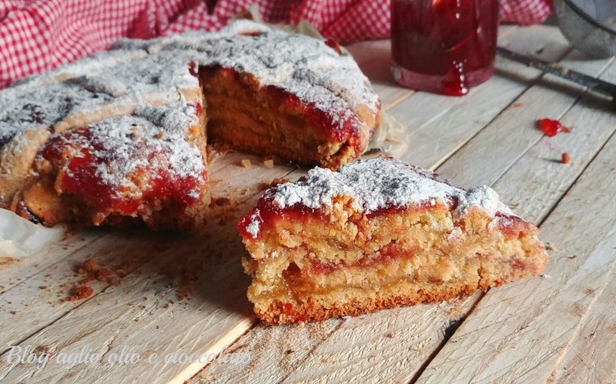 Crostata a strati con marmellata doppia