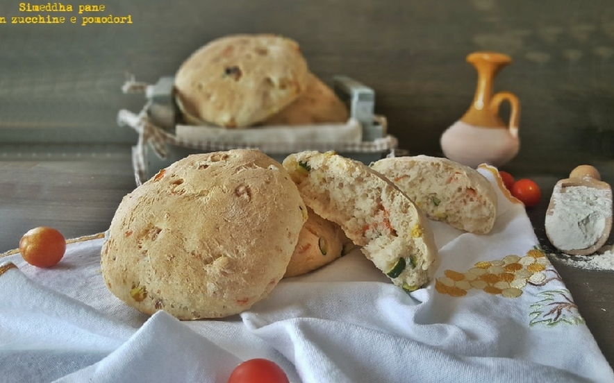 Simeddha pane con zucchine e pomodori